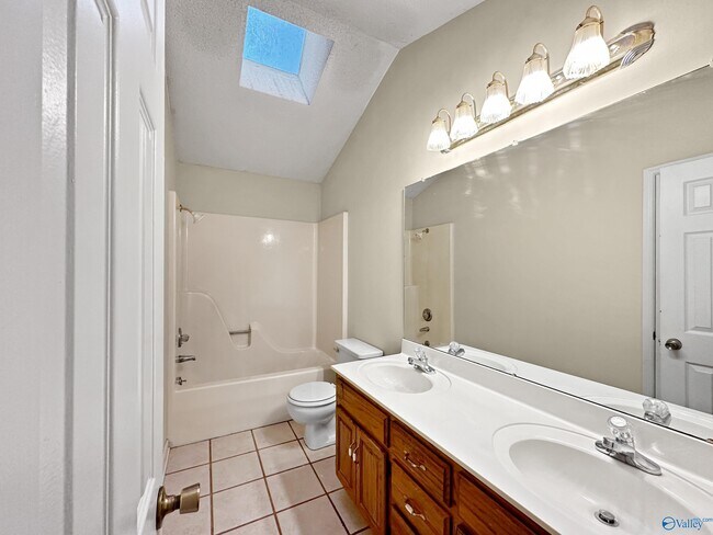 Building Photo - 112 Betty Garrett Dr