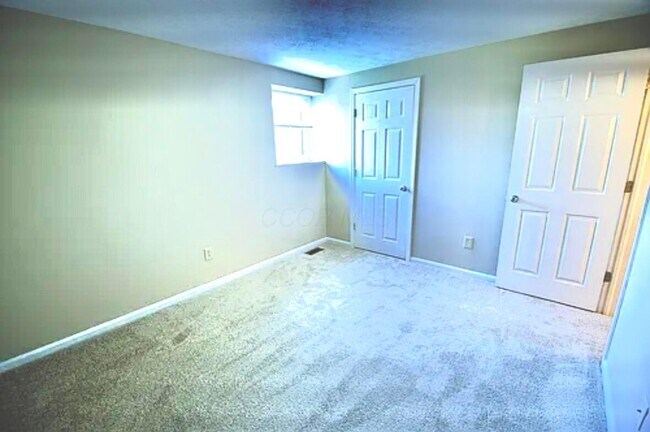 Building Photo - 20 King Arthur Ct