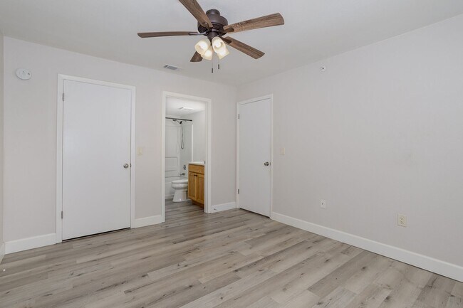 Building Photo - 633 Buoy Ln