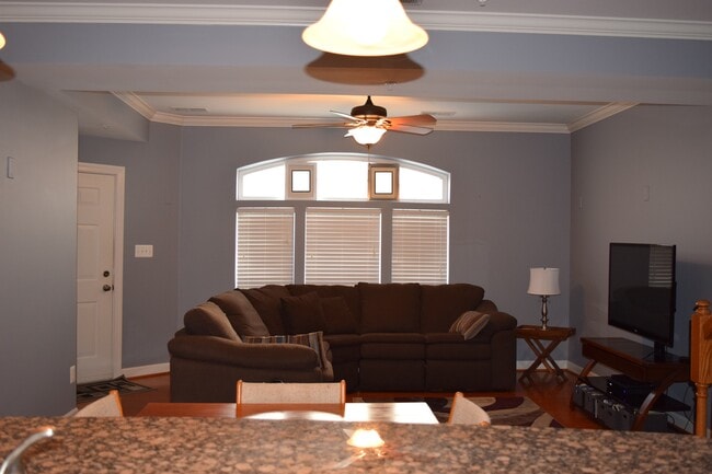 Building Photo - 2500 Eastbourne Dr