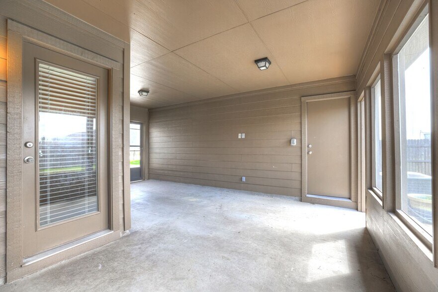 Building Photo - 1048 Lilac Wind