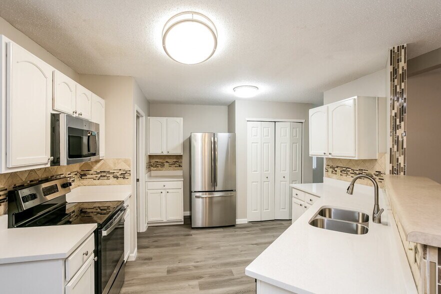 Building Photo - 6336 Alonzo Dr