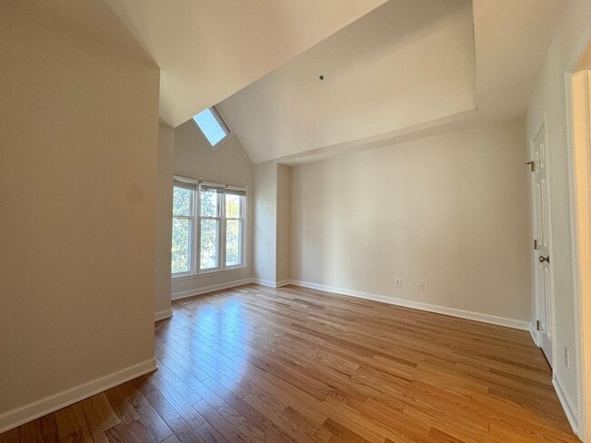 Building Photo - Top-Floor End Unit Condo at New Bern Place