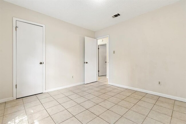 Building Photo - 10303 Slaughter Creek Dr