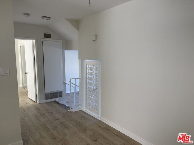 Building Photo - 525 S Osage Ave