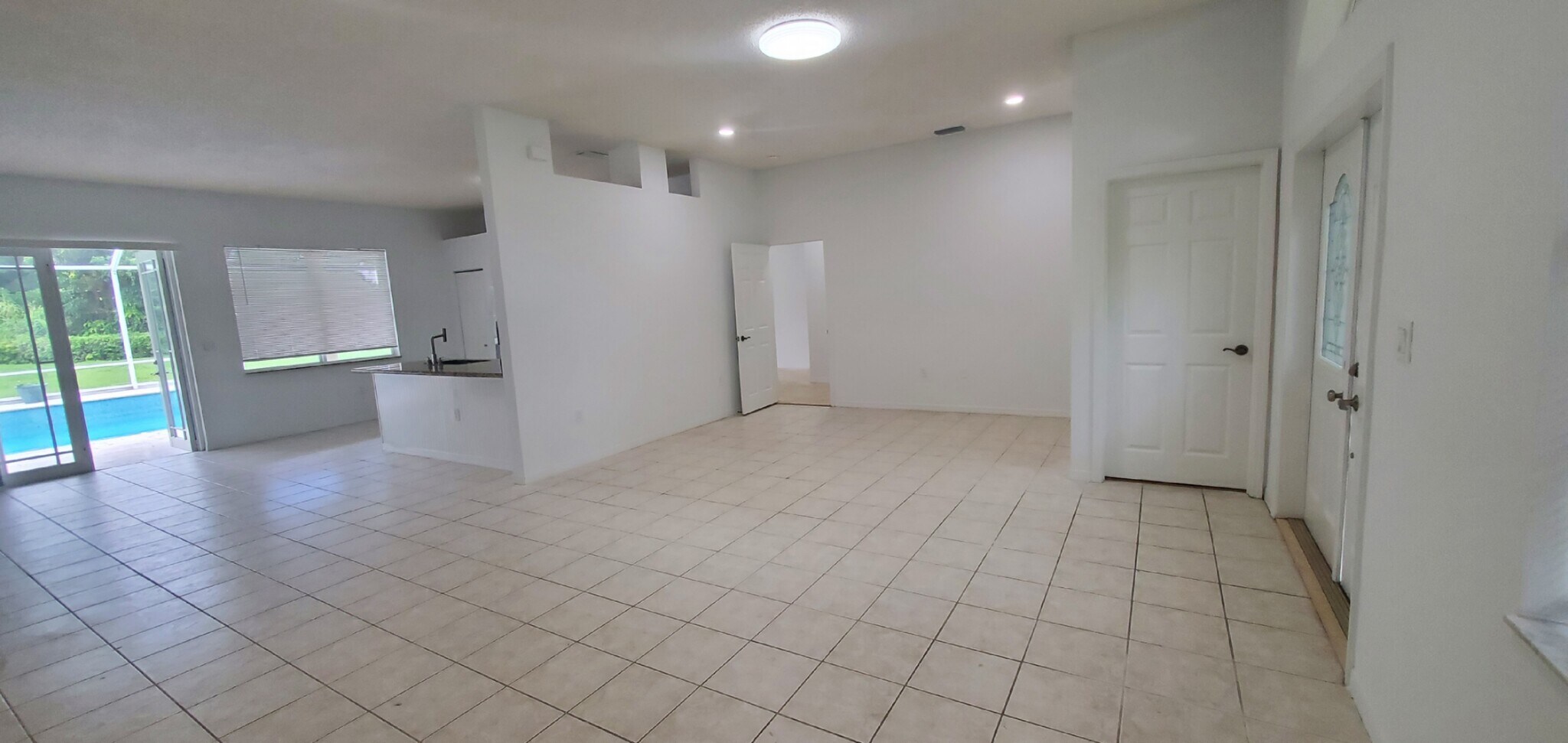 Building Photo - 420 SE 23rd Ln