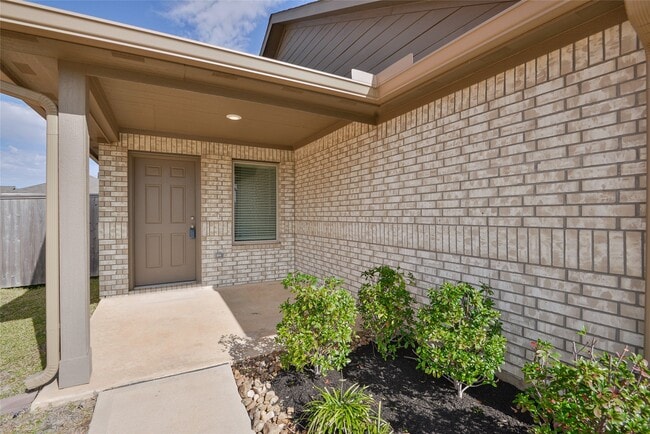 Building Photo - 747 Hackberry Br Ct