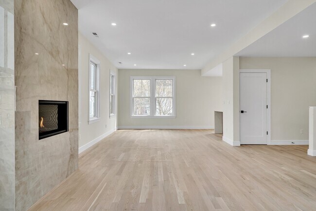Building Photo - 77 Thorndike St