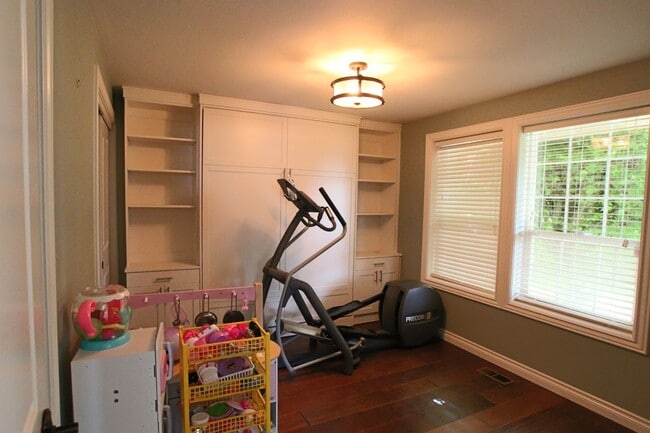 Building Photo - Beautiful 4BR/3BA Home in Steilacoom – Minutes to JBLM