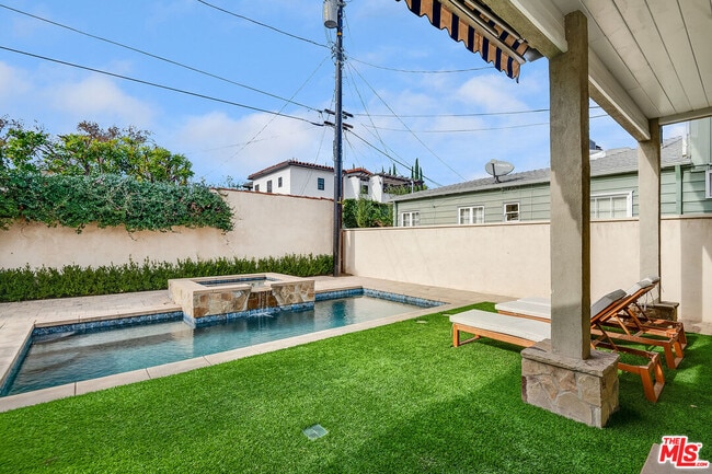 Building Photo - 4419 Clybourn Ave