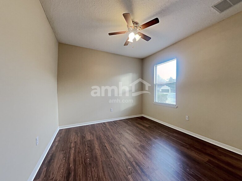 Building Photo - 711 Red Cedar Ct