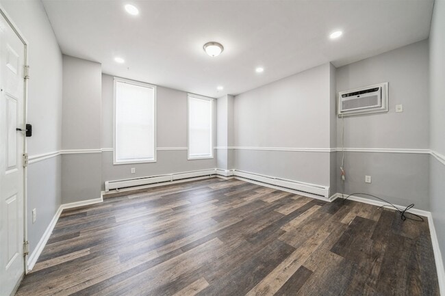 Building Photo - 309 14th St