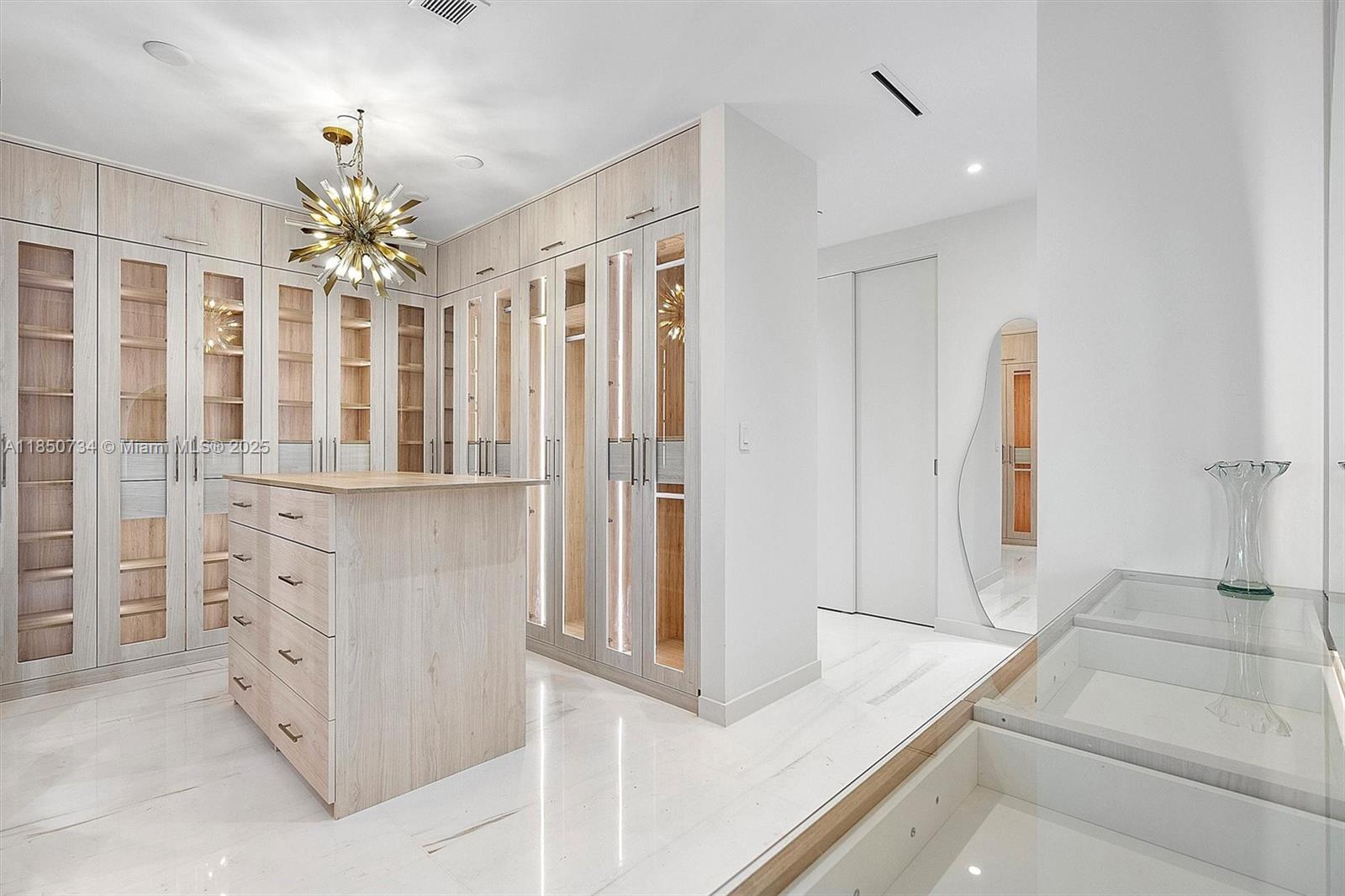 Building Photo - 300 Biscayne Blvd Way