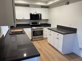 Building Photo - 2318 Franzen Ave