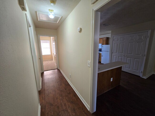 Building Photo - College Station - 3 Bedroom / 3 Bath duplex - Fenced in Yard.