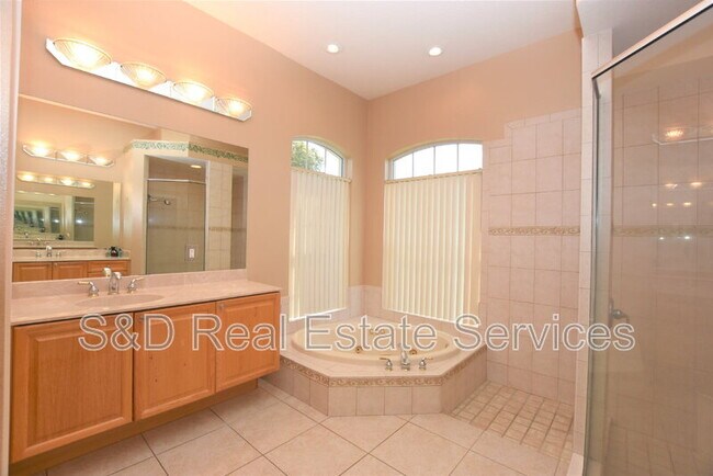 Building Photo - 2218 Longleaf Cir