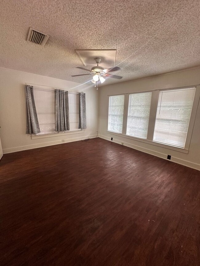 Building Photo - Welcome to Historic Highland - 1 bed 1 Bath