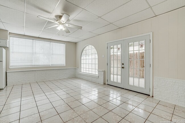 Building Photo - 811 Cottonwood Ave