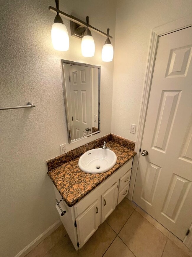 Building Photo - Downtown Home with Large Deck and OCEAN VIEWS!