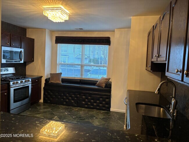 Building Photo - 11 Fiddlers Elbow Ct