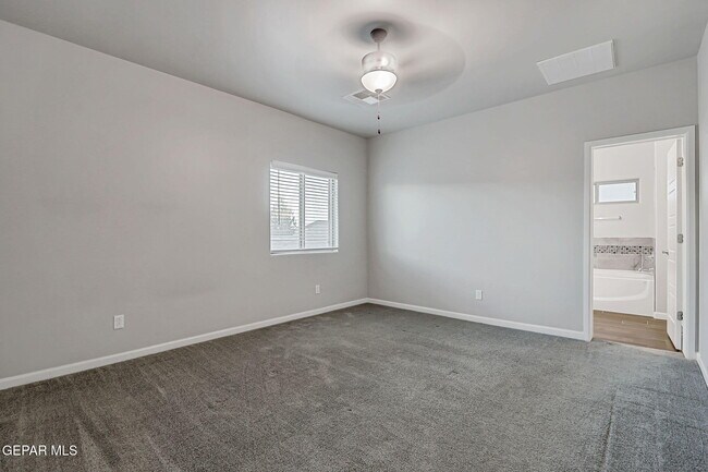 Building Photo - 6061 Cinnamon Pk St