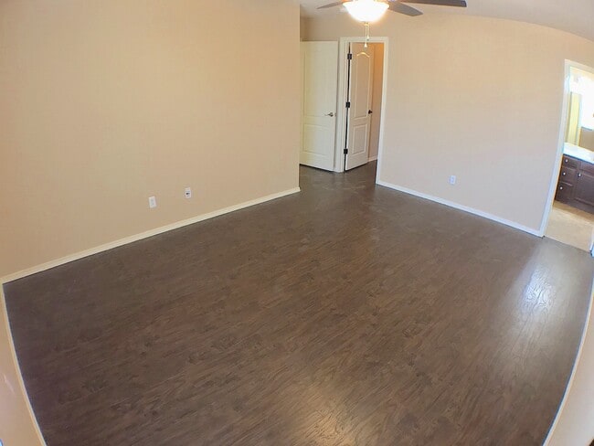 Building Photo - Mesquite Hills 3bed/2.5bath plus Loft REFRIG A/C Home!