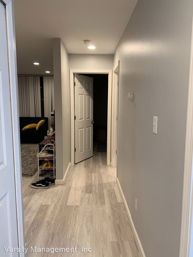 Building Photo - 2 br, 1 bath Apartment - 1001 S. Forest 10...