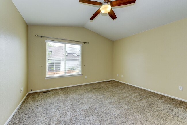 Building Photo - Beautifully Updated 3-Bed Home in Arapahoe...