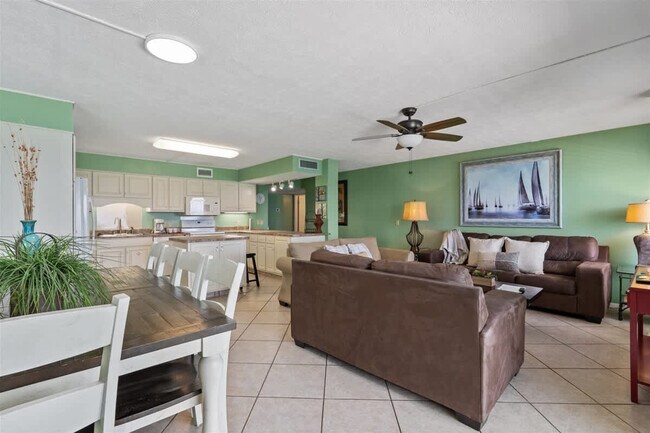 Building Photo - 8743 Thomas Dr