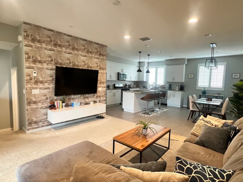 Building Photo - 130 Cadence