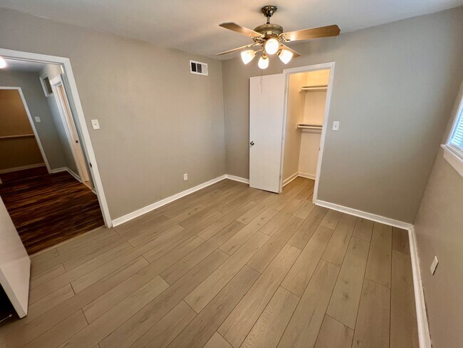 Building Photo - 5638 Curzon Ave