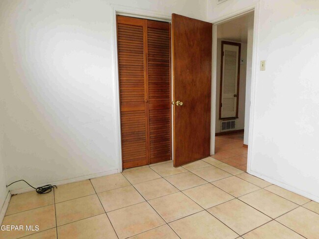 Building Photo - 7423 Mojave Dr