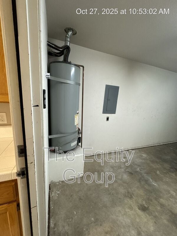 Building Photo - 2752 W Oriole Ave