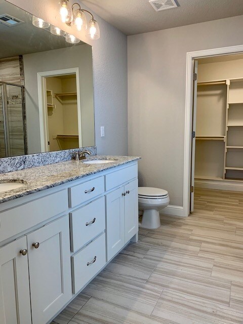 Building Photo - 5601 Sapphire Dr