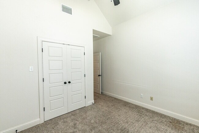 Building Photo - 1720 102nd St