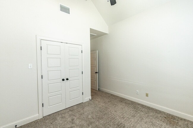 Building Photo - The Townhomes Of Stonebridge!
