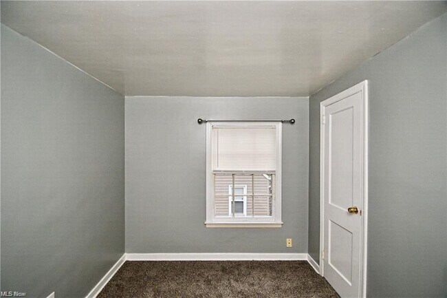 Building Photo - 1699 Sunset Ave