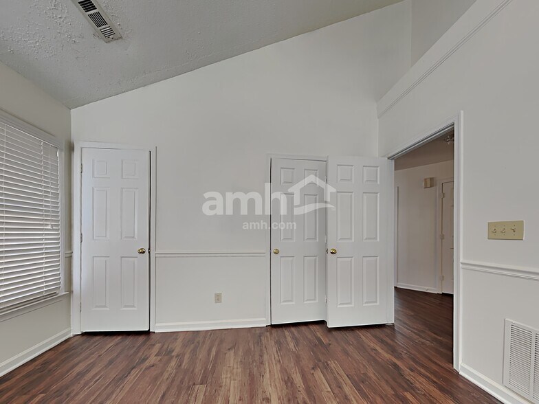 Building Photo - 29 Park Village Ln