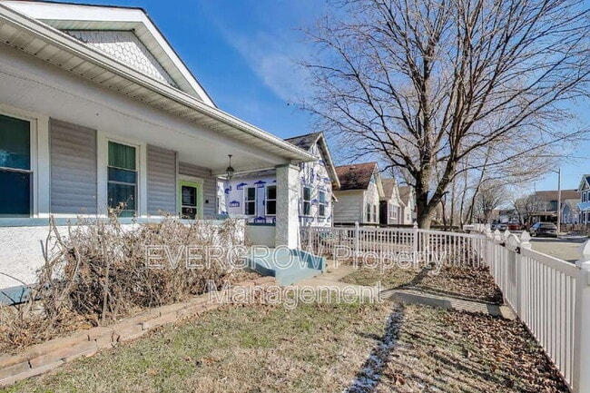 Building Photo - 1140 Hoyt Ave