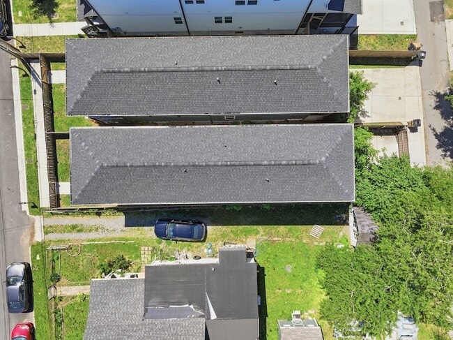 Building Photo - 1911B 15th Ave N