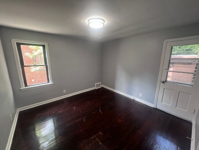 Building Photo - 3658 W 107th St