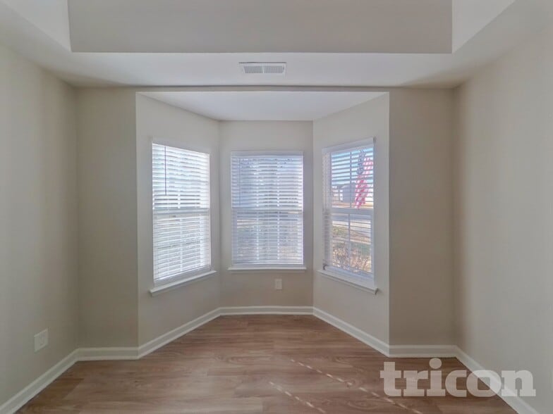 Building Photo - 1001 Southridge Dr