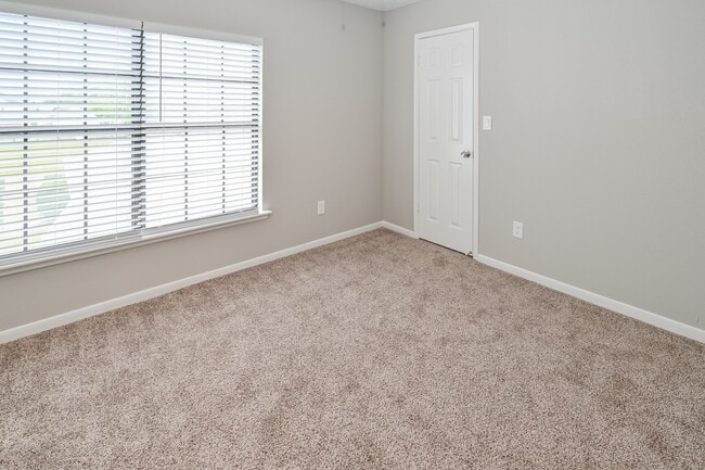 Building Photo - 2017 Spinnaker Dr