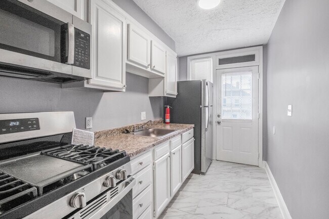 Building Photo - Cozy 1 BR/1 BA Apartment in Congress Heights!