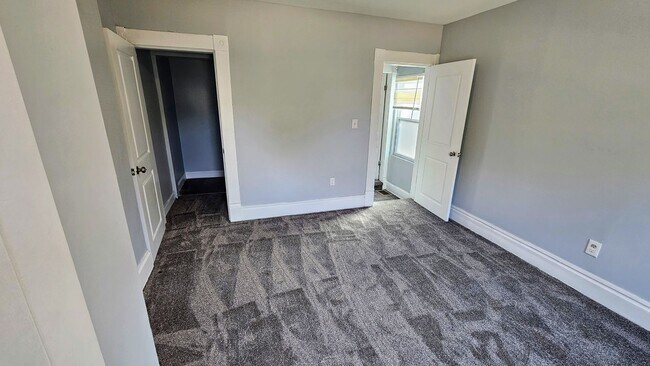 Building Photo - 142-144 West Park Avenue