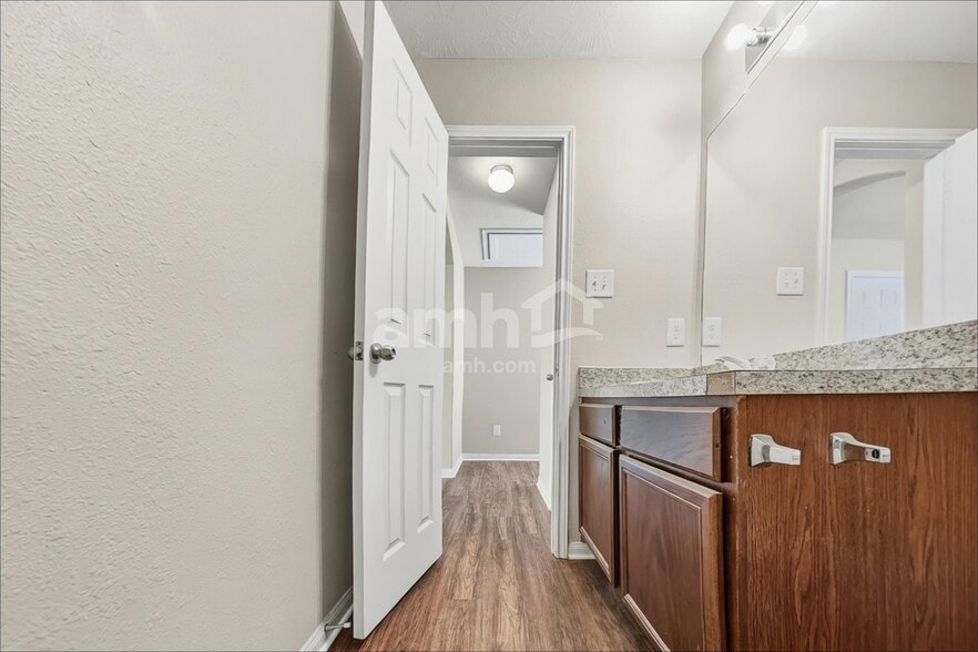 Building Photo - 2606 Bammelwood Dr