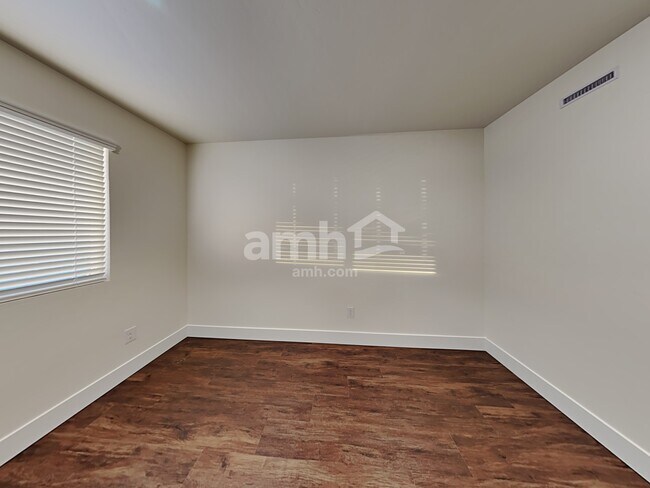 Building Photo - 11536 W Mesquite St