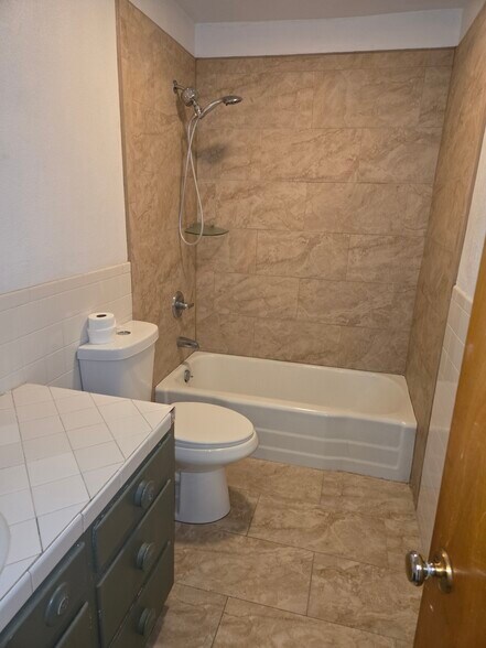 Hall Bath - 101 E Florida St