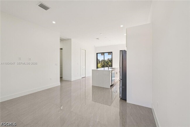 Building Photo - 4402 E 19th St