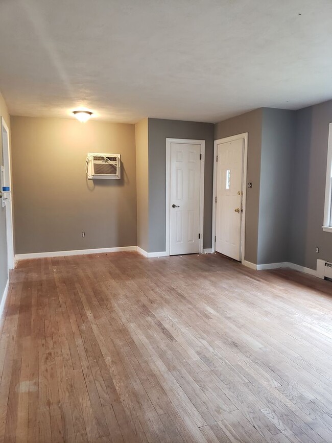 Building Photo - 3 BD Ranch